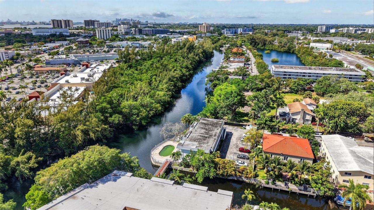 1820 Venice Park Dr , Unit 102, North Miami, FL 33181 Photo