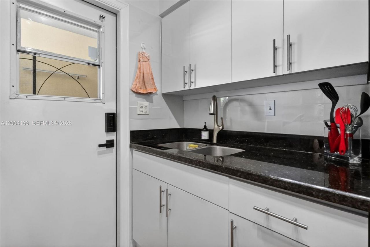 1820 Venice Park Dr , Unit 102, North Miami, FL 33181 Photo