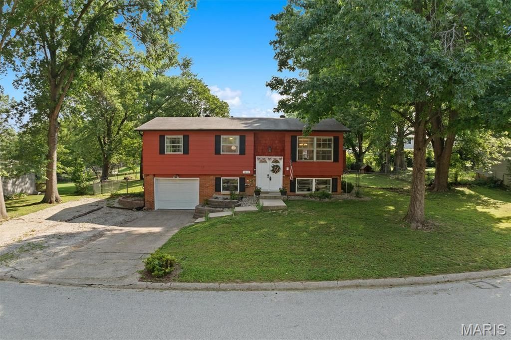 5803 Piasa Trail, Godfrey, IL 62035 Main Photo