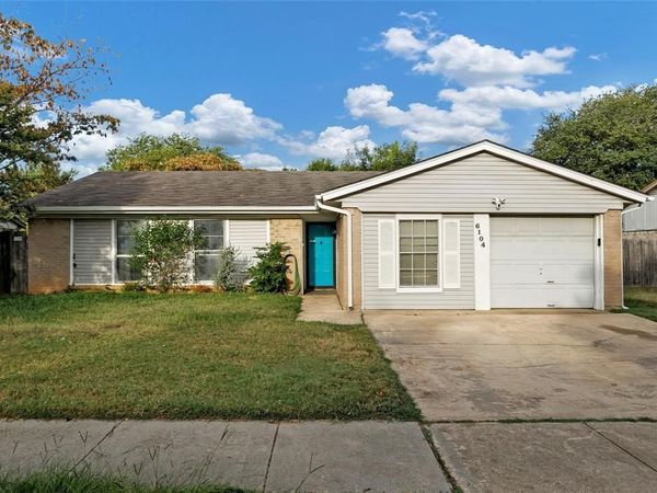 6104 Kelly Elliott Road, Arlington, TX 76001