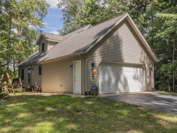 27348 Manstrom Drive, Lawton, MI 49065