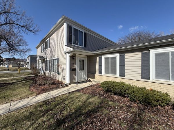 1152 Cove Drive , Unit 212B, Prospect Heights, IL 60070