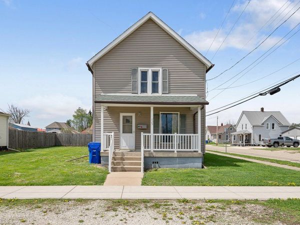 825 N Burr Street , Kewanee, IL 61443