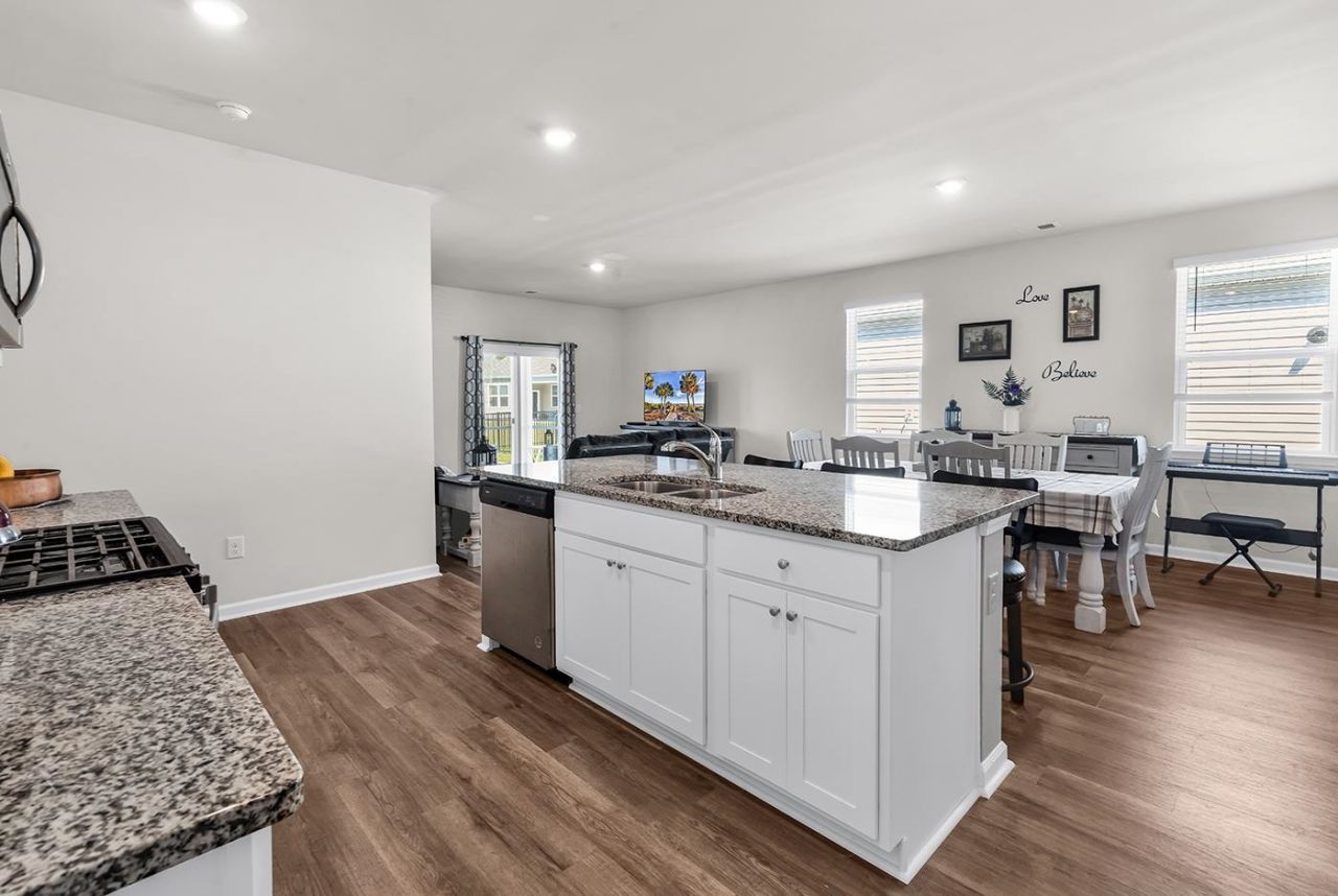 514 Hogwart Ln. Photo 6