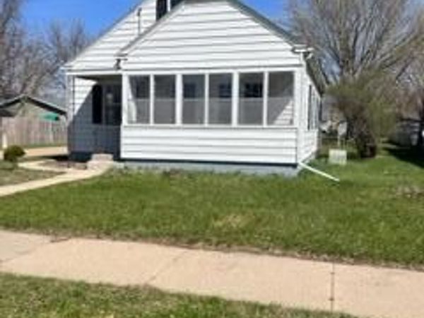 102 8th Street , Windom, MN 56101