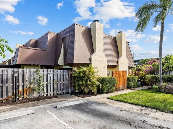 3548 Gardens East Drive, Unit B, Palm Beach Gardens, FL 33410