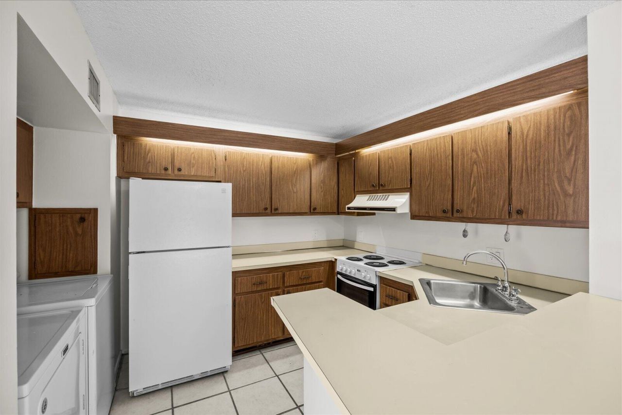 3548 Gardens East Drive, Unit B, Palm Beach Gardens, FL 33410 Photo