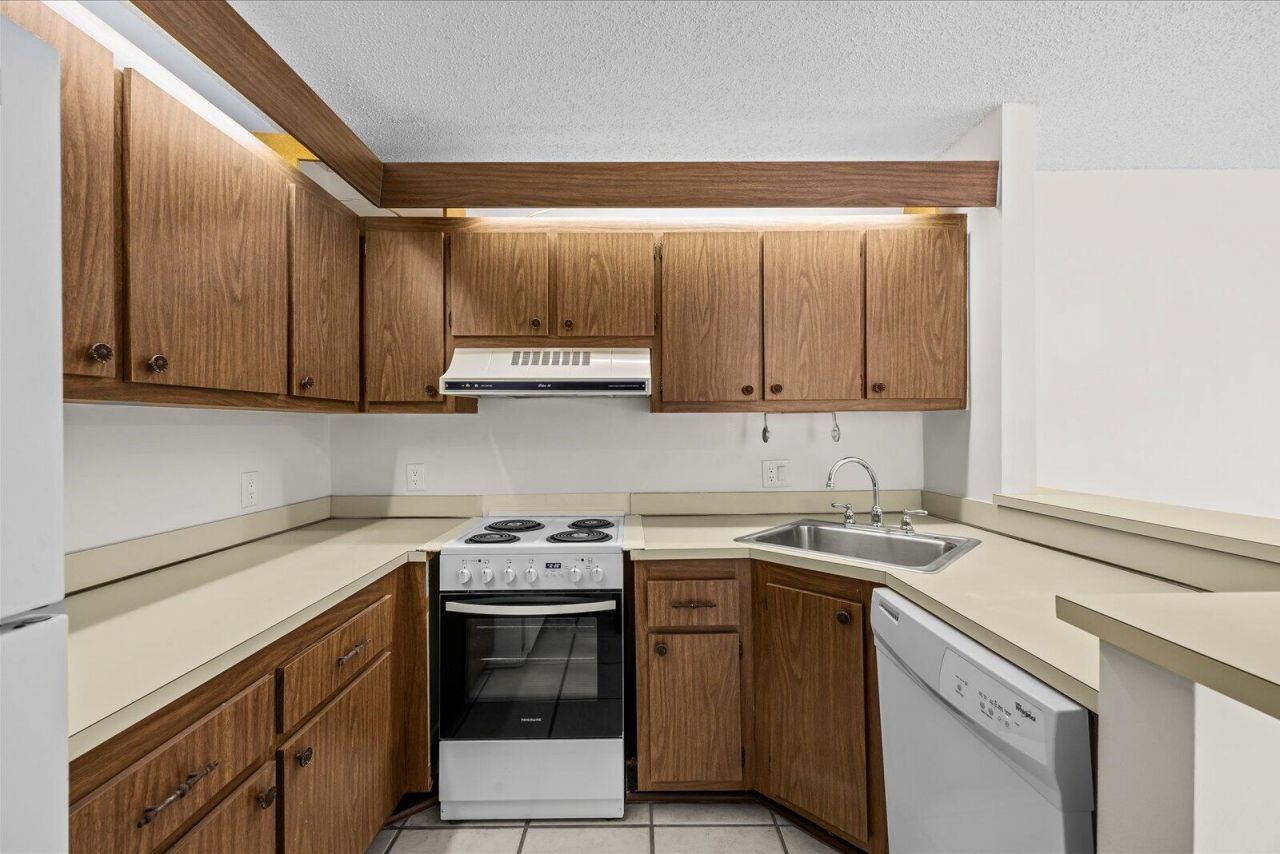 3548 Gardens East Drive, Unit B, Palm Beach Gardens, FL 33410 Photo