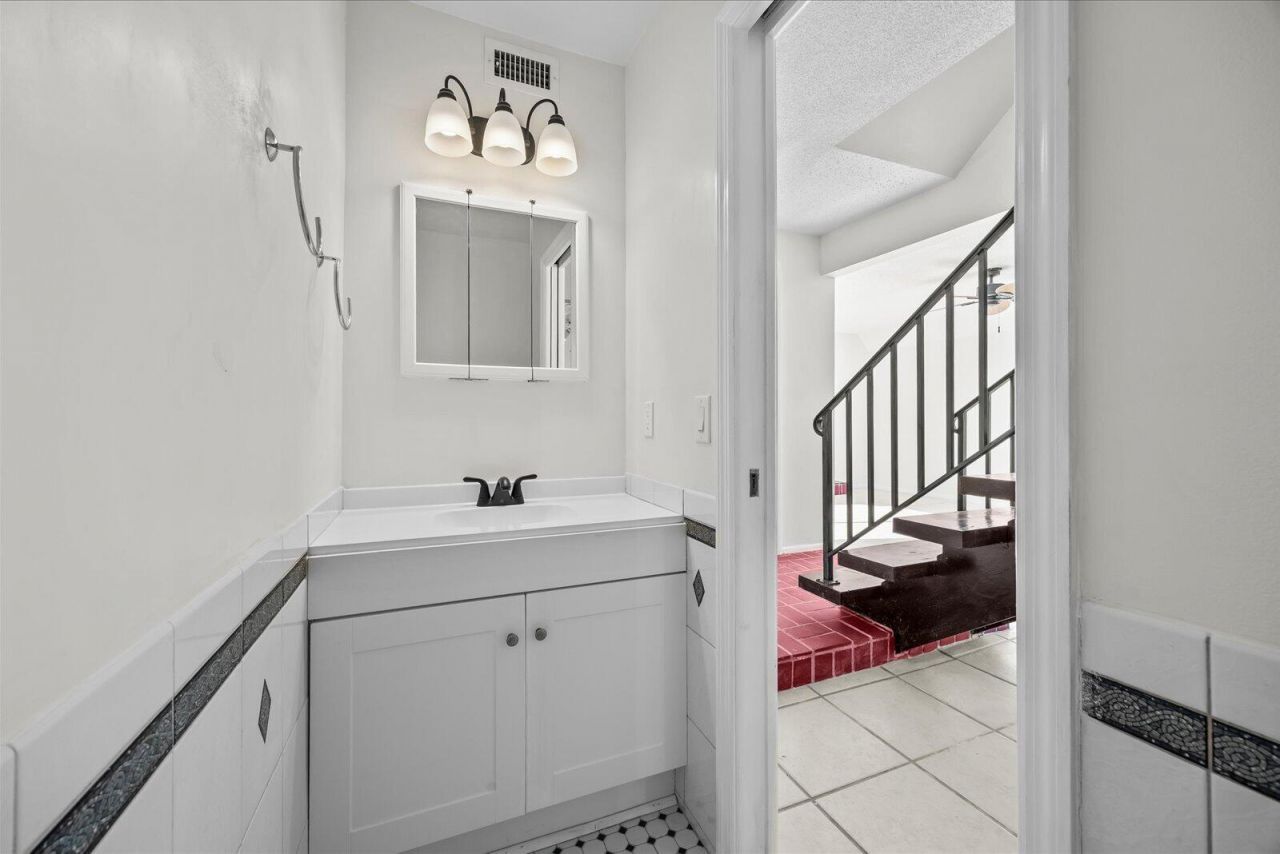 3548 Gardens East Drive, Unit B, Palm Beach Gardens, FL 33410 Photo
