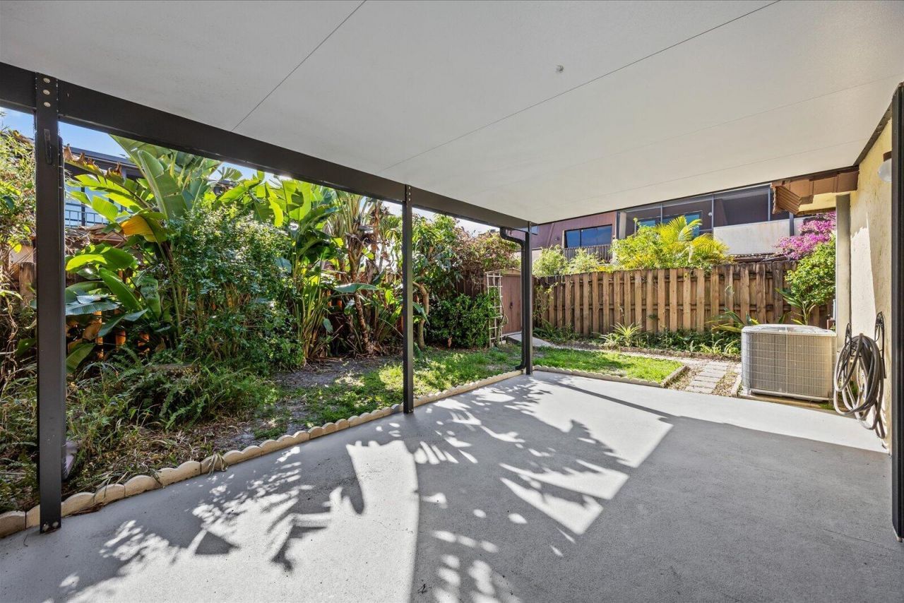 3548 Gardens East Drive, Unit B, Palm Beach Gardens, FL 33410 Photo