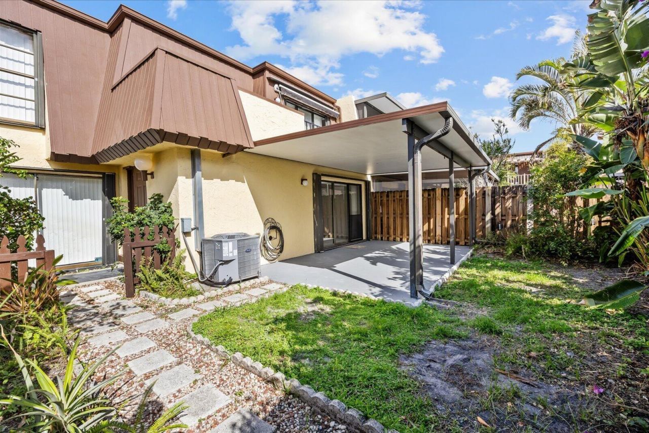 3548 Gardens East Drive, Unit B, Palm Beach Gardens, FL 33410 Photo