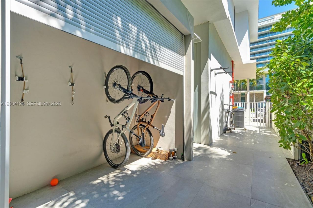 110 Reef Ln , Key Biscayne, FL 33149 Photo