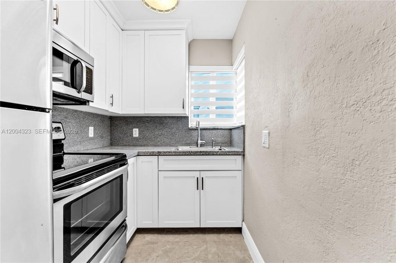 157 Curtiss Pkwy , Miami Springs, FL 33166 Photo