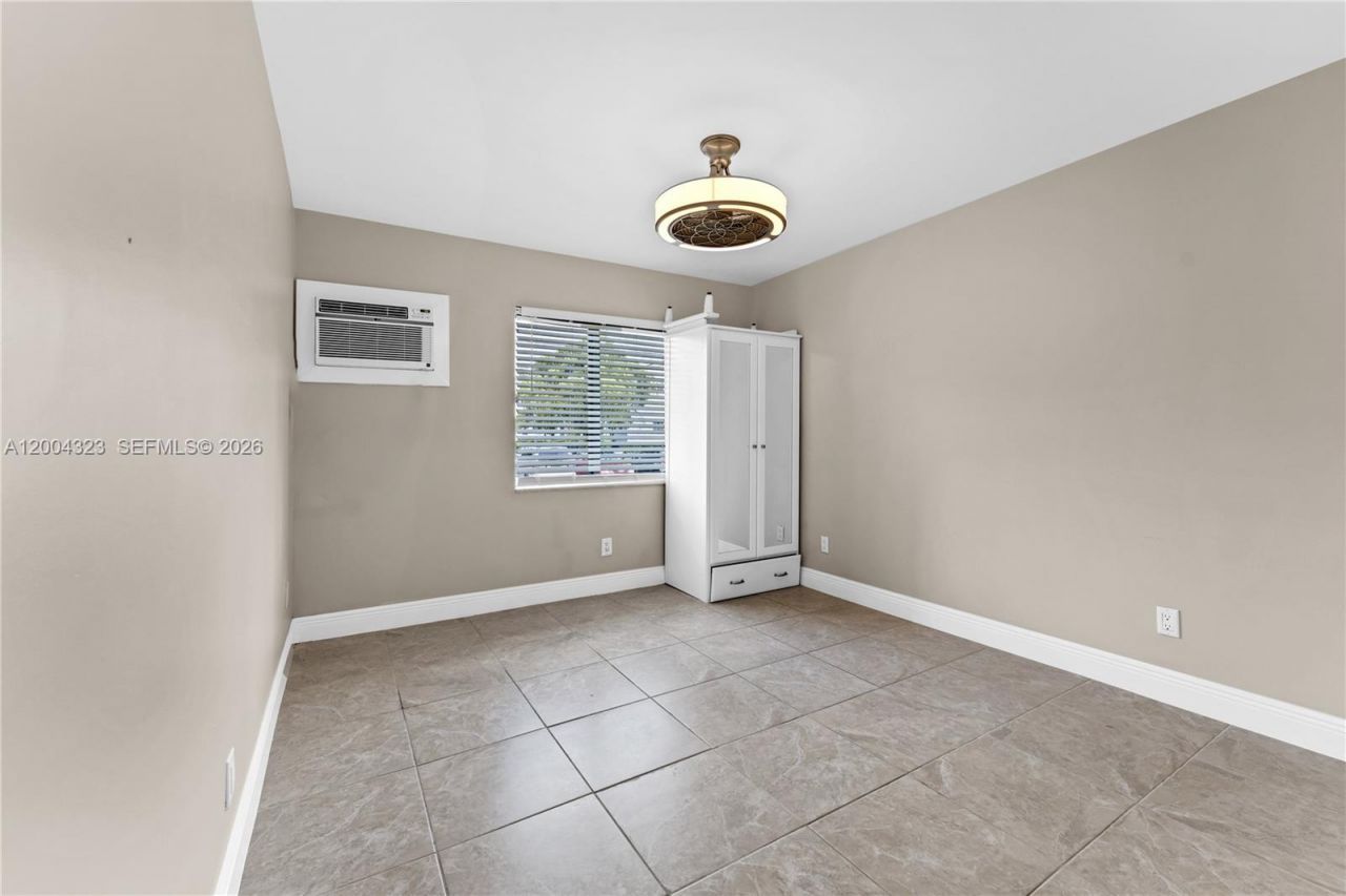 157 Curtiss Pkwy , Miami Springs, FL 33166 Photo