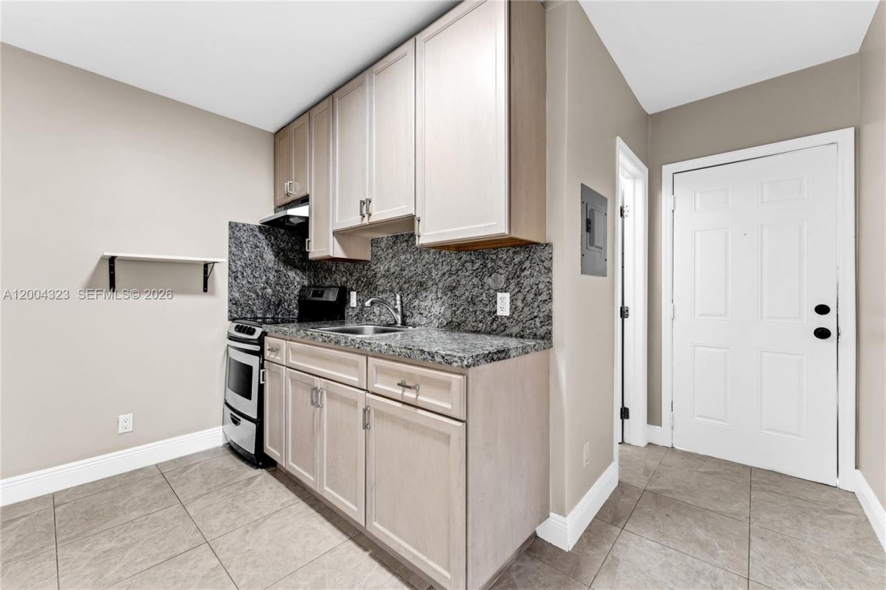 157 Curtiss Pkwy , Miami Springs, FL 33166 Photo