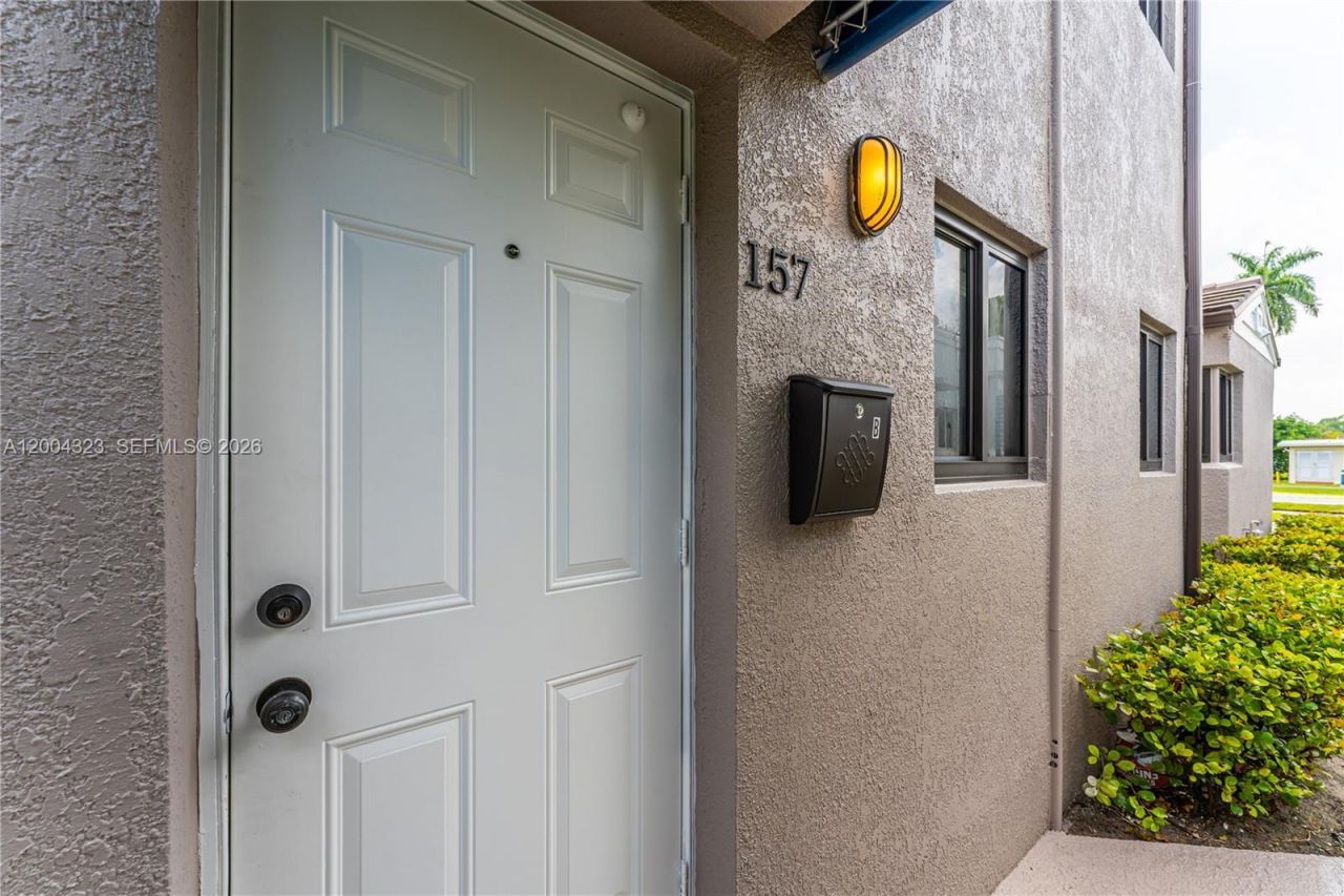 157 Curtiss Pkwy , Miami Springs, FL 33166 Photo