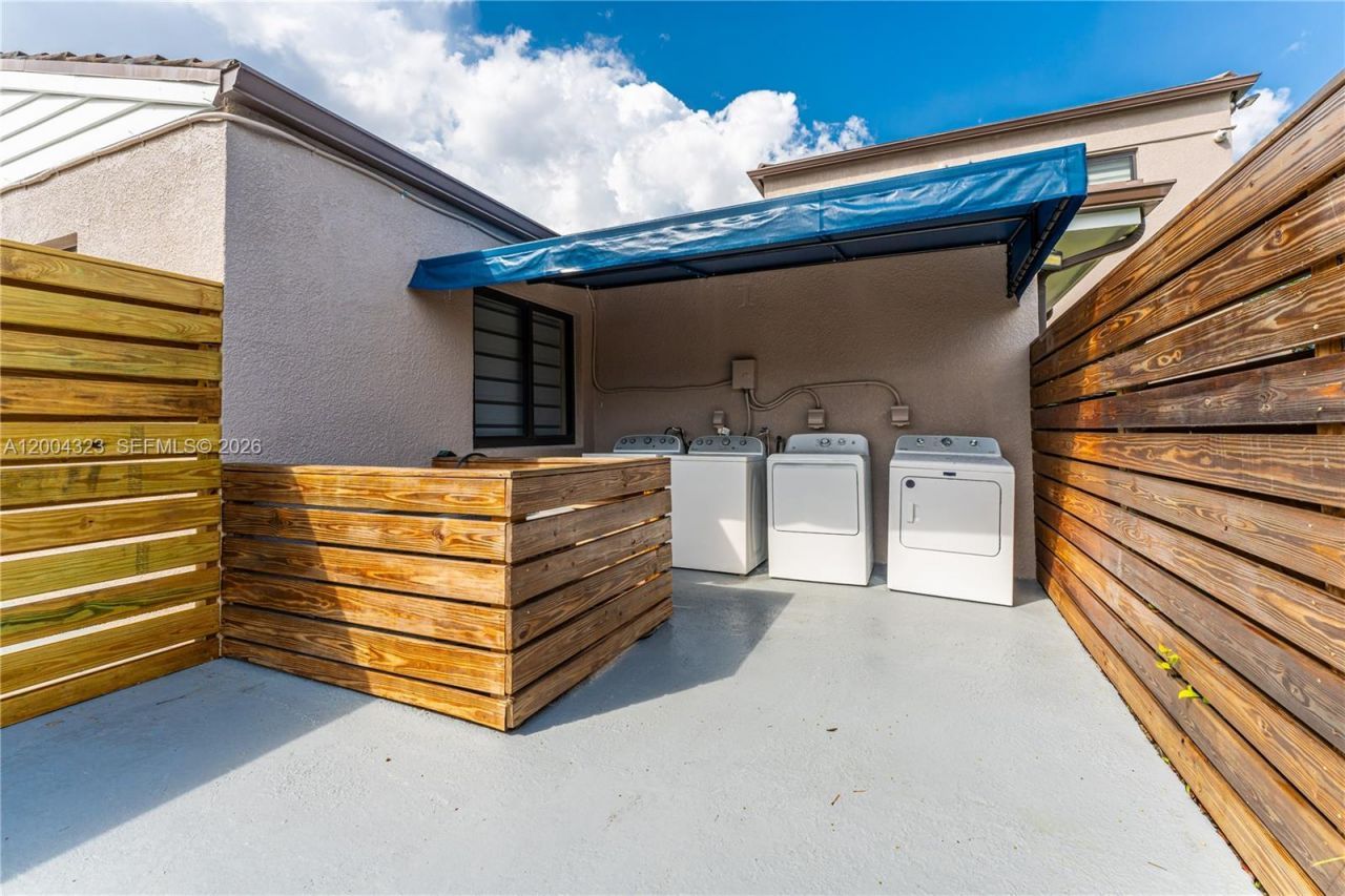 157 Curtiss Pkwy , Miami Springs, FL 33166 Photo