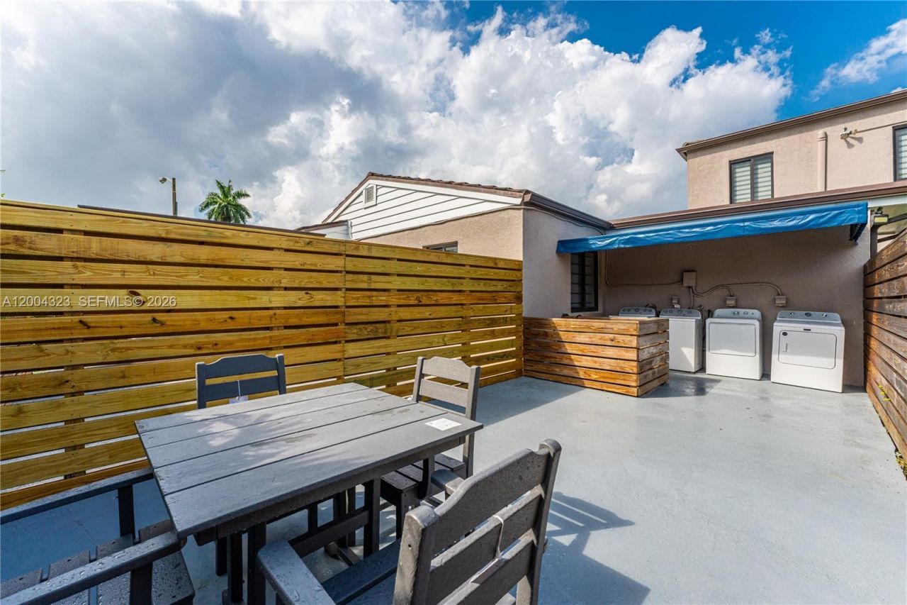 157 Curtiss Pkwy , Miami Springs, FL 33166 Photo