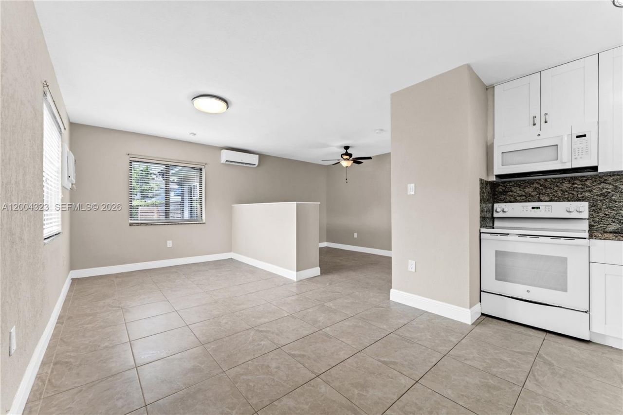 157 Curtiss Pkwy , Miami Springs, FL 33166 Photo