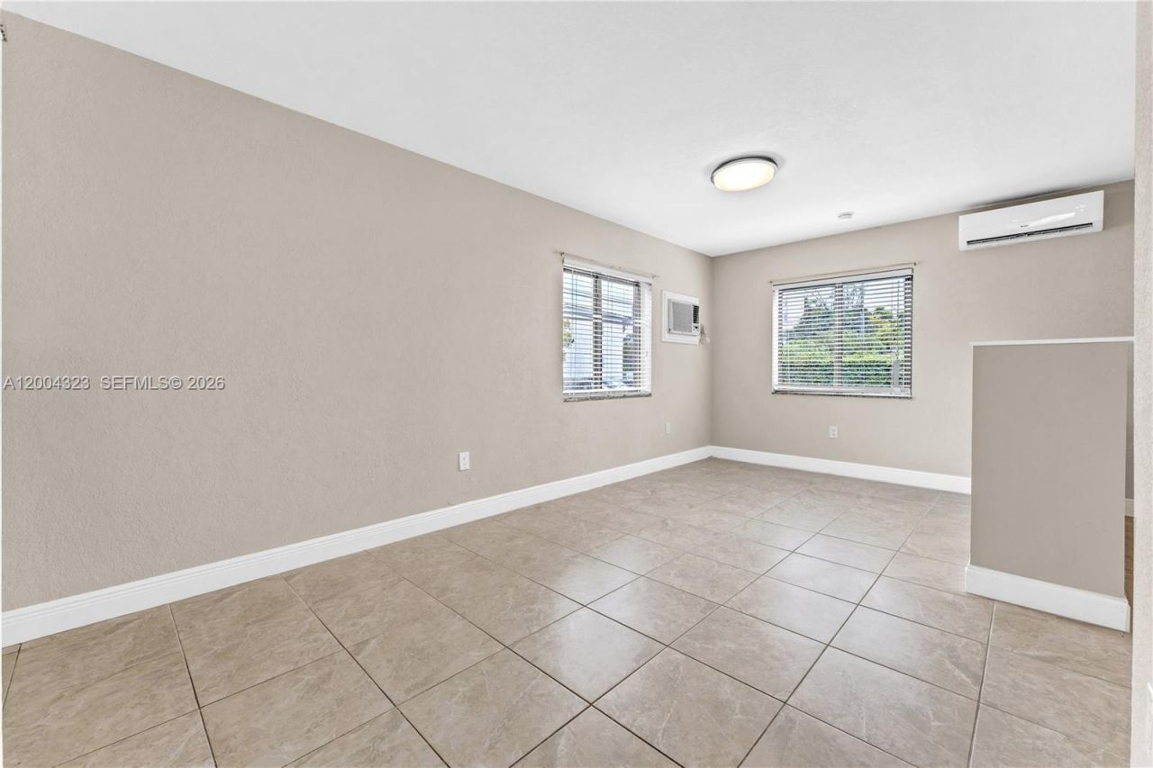 157 Curtiss Pkwy , Miami Springs, FL 33166 Photo