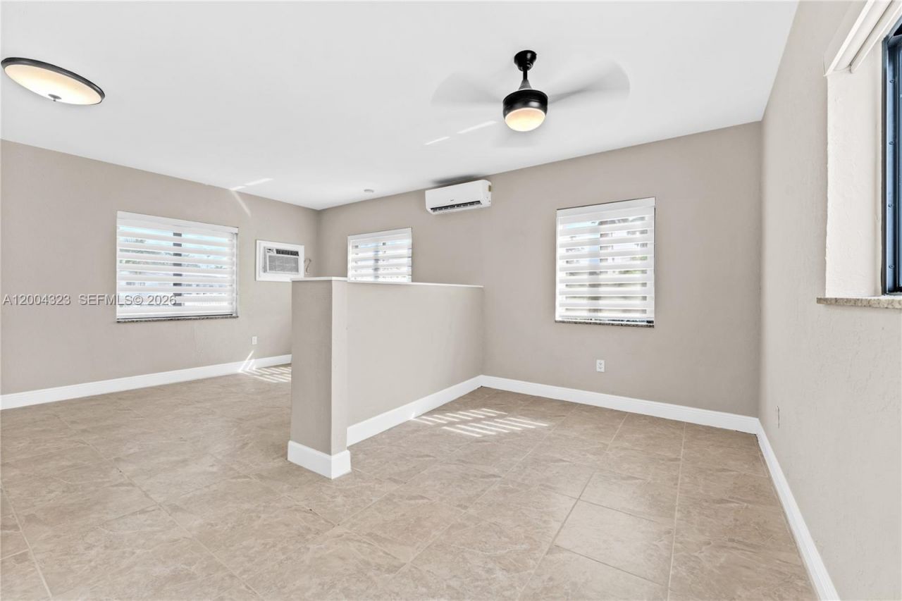 157 Curtiss Pkwy , Miami Springs, FL 33166 Photo