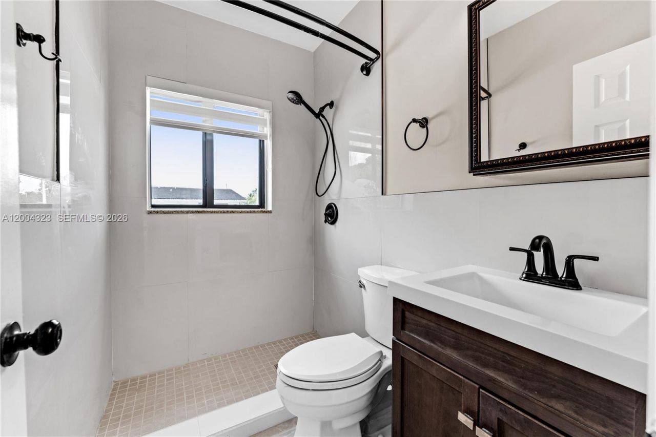 157 Curtiss Pkwy , Miami Springs, FL 33166 Photo