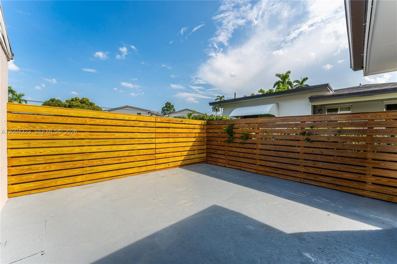 157 Curtiss Pkwy , Miami Springs, FL 33166 Photo