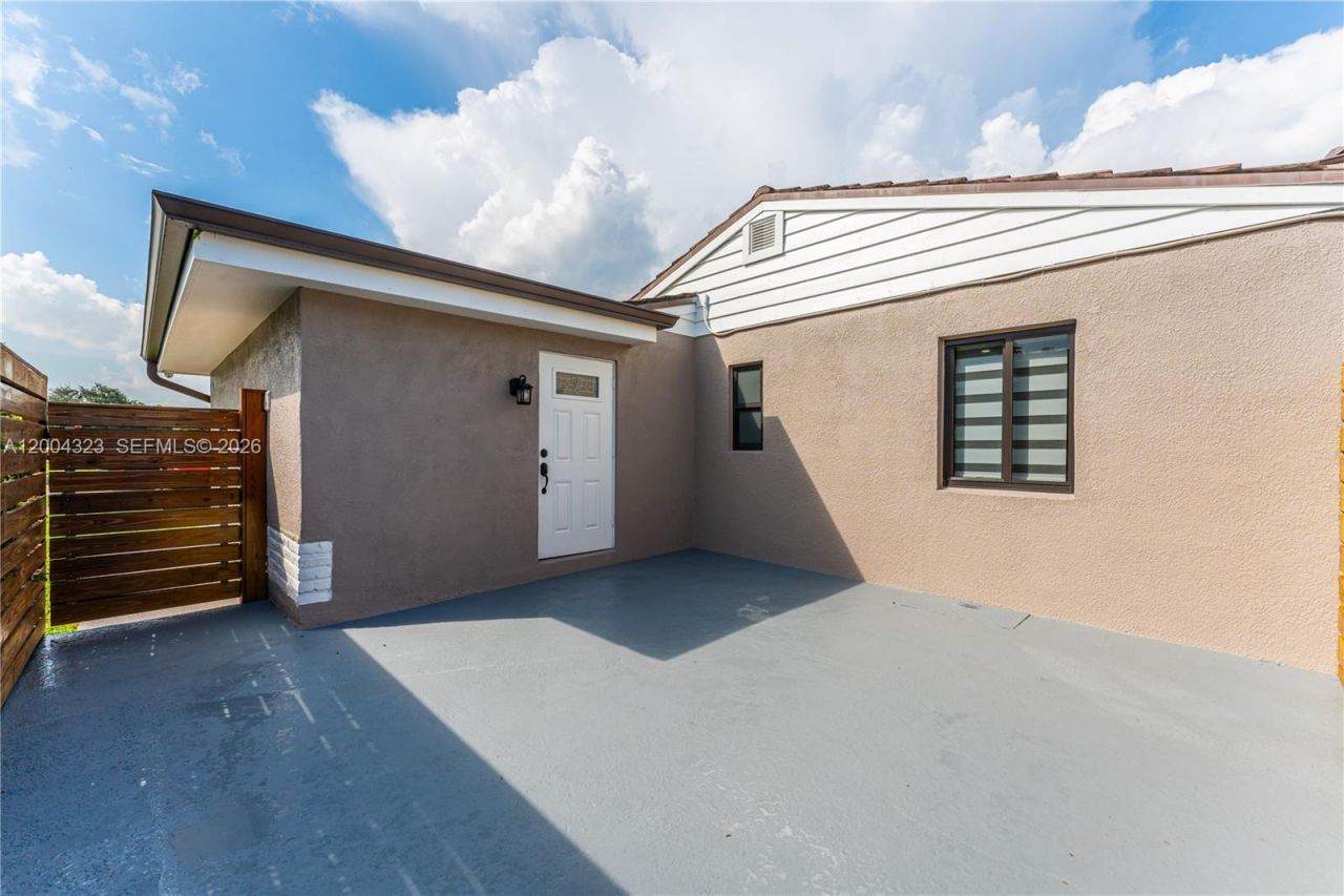 157 Curtiss Pkwy , Miami Springs, FL 33166 Photo