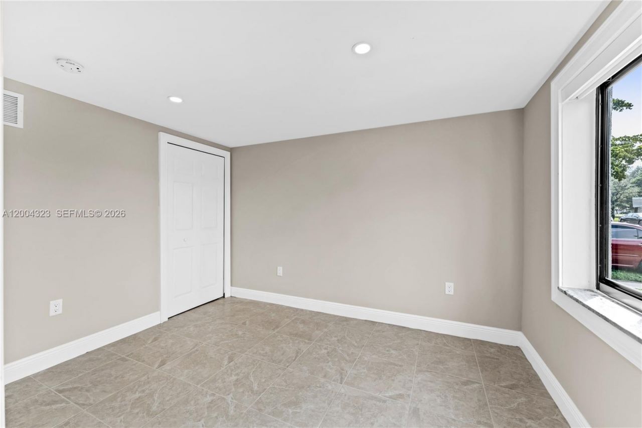 157 Curtiss Pkwy , Miami Springs, FL 33166 Photo