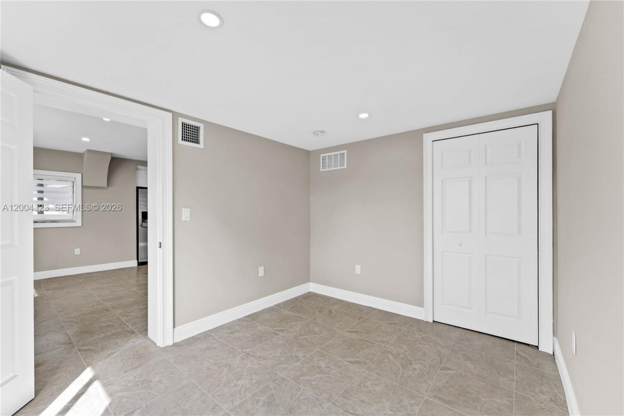 157 Curtiss Pkwy , Miami Springs, FL 33166 Photo