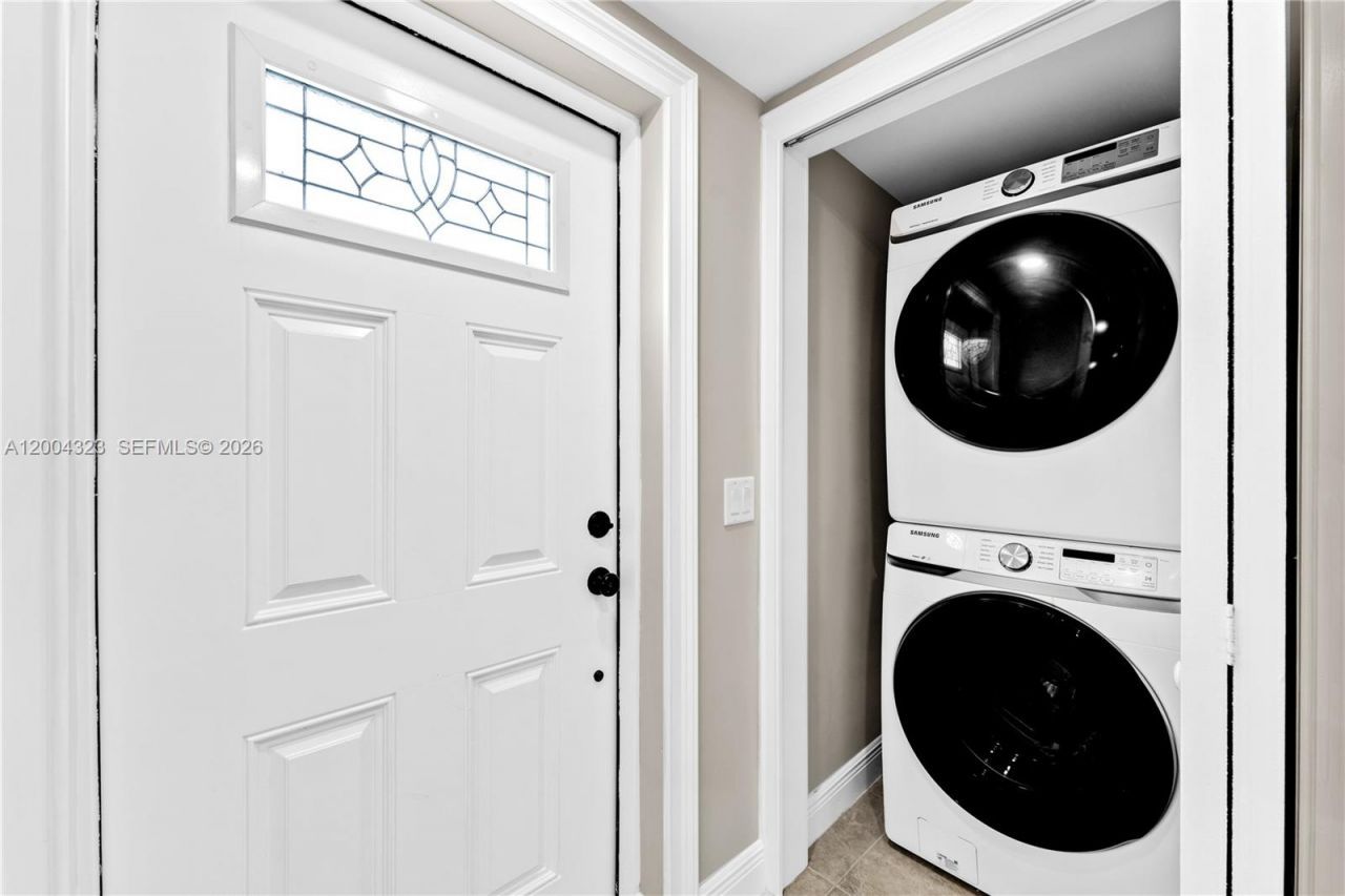 157 Curtiss Pkwy , Miami Springs, FL 33166 Photo