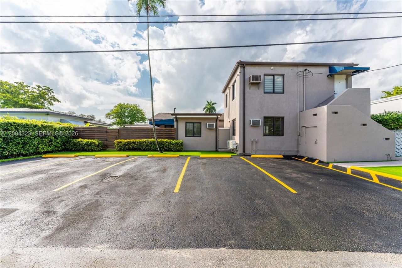 157 Curtiss Pkwy , Miami Springs, FL 33166 Photo