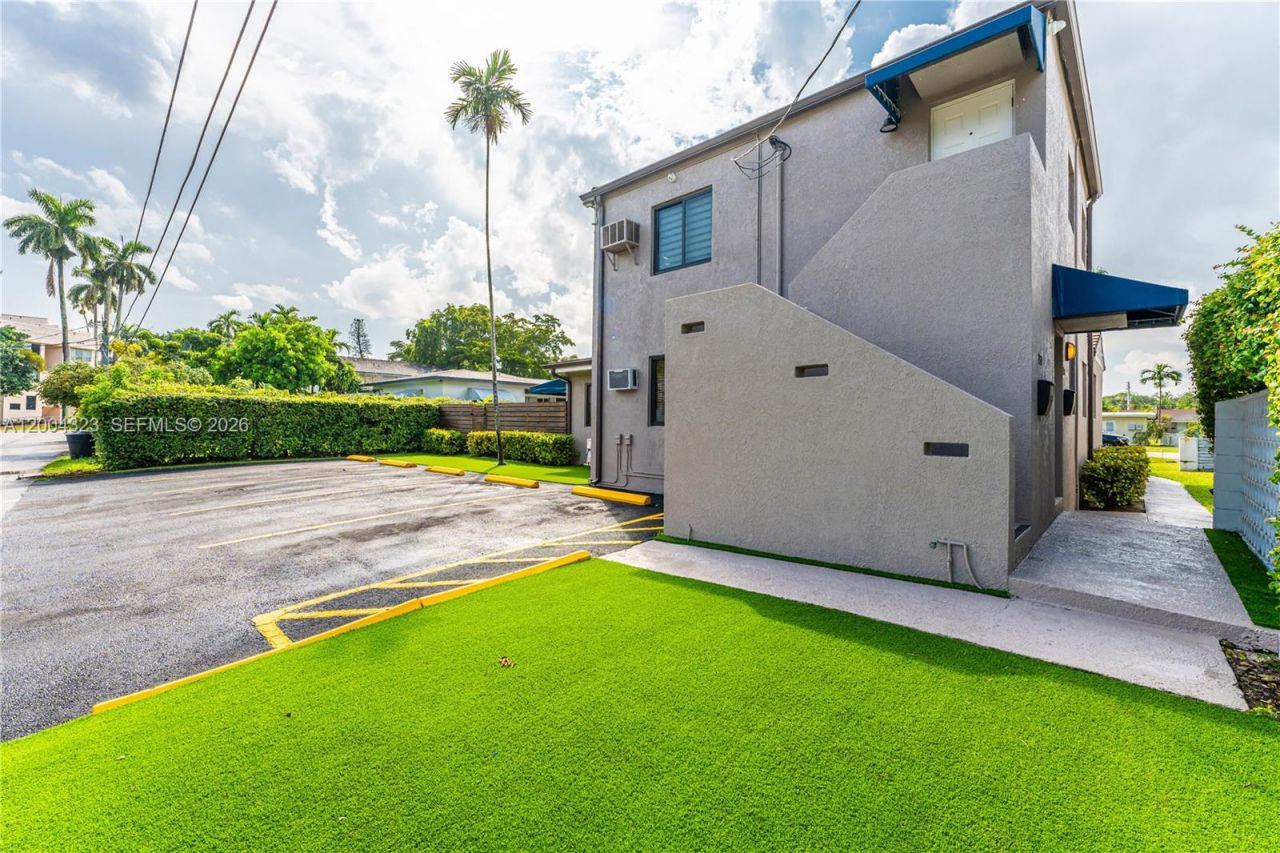 157 Curtiss Pkwy , Miami Springs, FL 33166 Photo