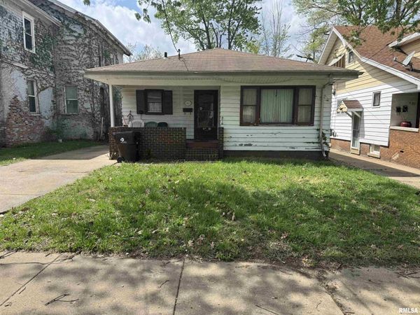 1631 N DECHMAN Avenue, Peoria, IL 61603