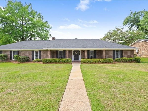 1290 Spring Valley Drive E, Mobile, AL 36693