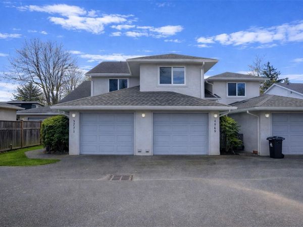 1771 Bay St , Victoria, BC V8R 2B9