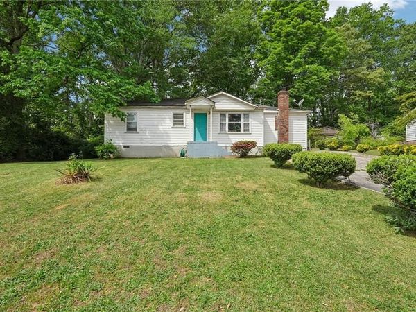 6300 Sweetbriar Drive SW, Mableton, GA 30126