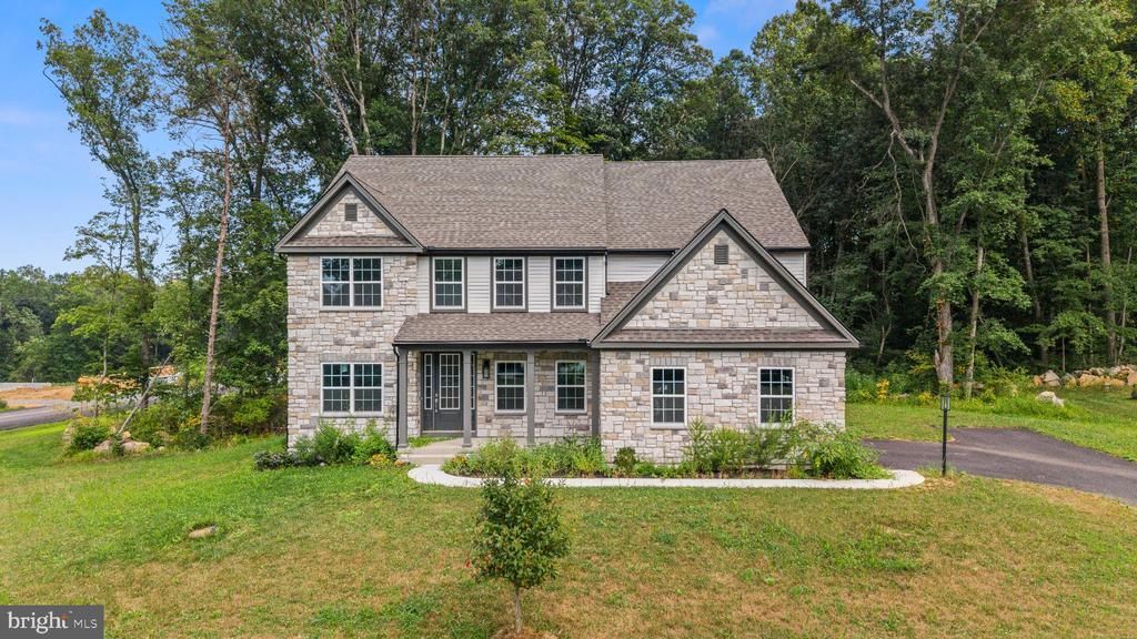 30 ACORN LANE, ELIZABETHTOWN, PA 17022