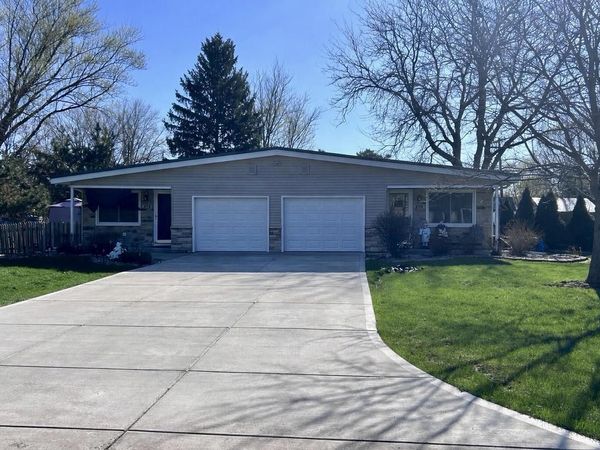 270 N Arlington DRIVE, Unit 272, North Prairie, WI 53153