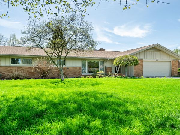 1636 S Bonny Bruce Drive, Stevensville, MI 49127