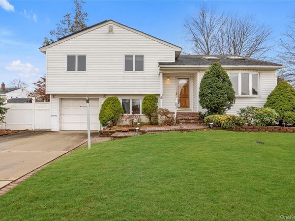 5 Glenbrook Road , Hicksville, NY 11801