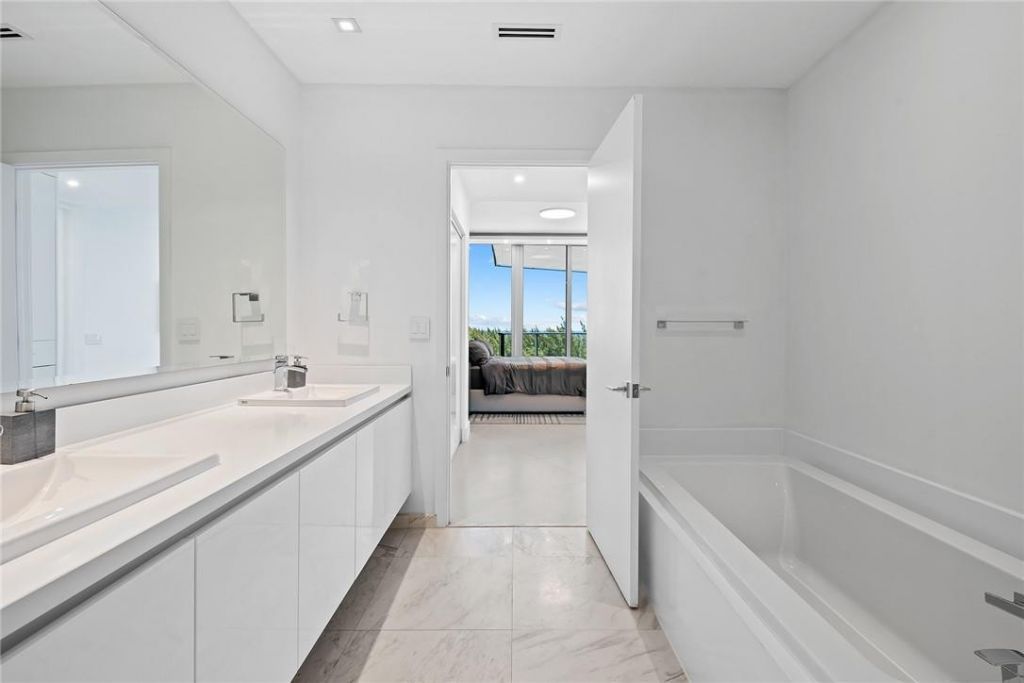 701 N Fort Lauderdale Beach Boulevard, Unit 602, Fort Lauderdale, FL 33304 Photo