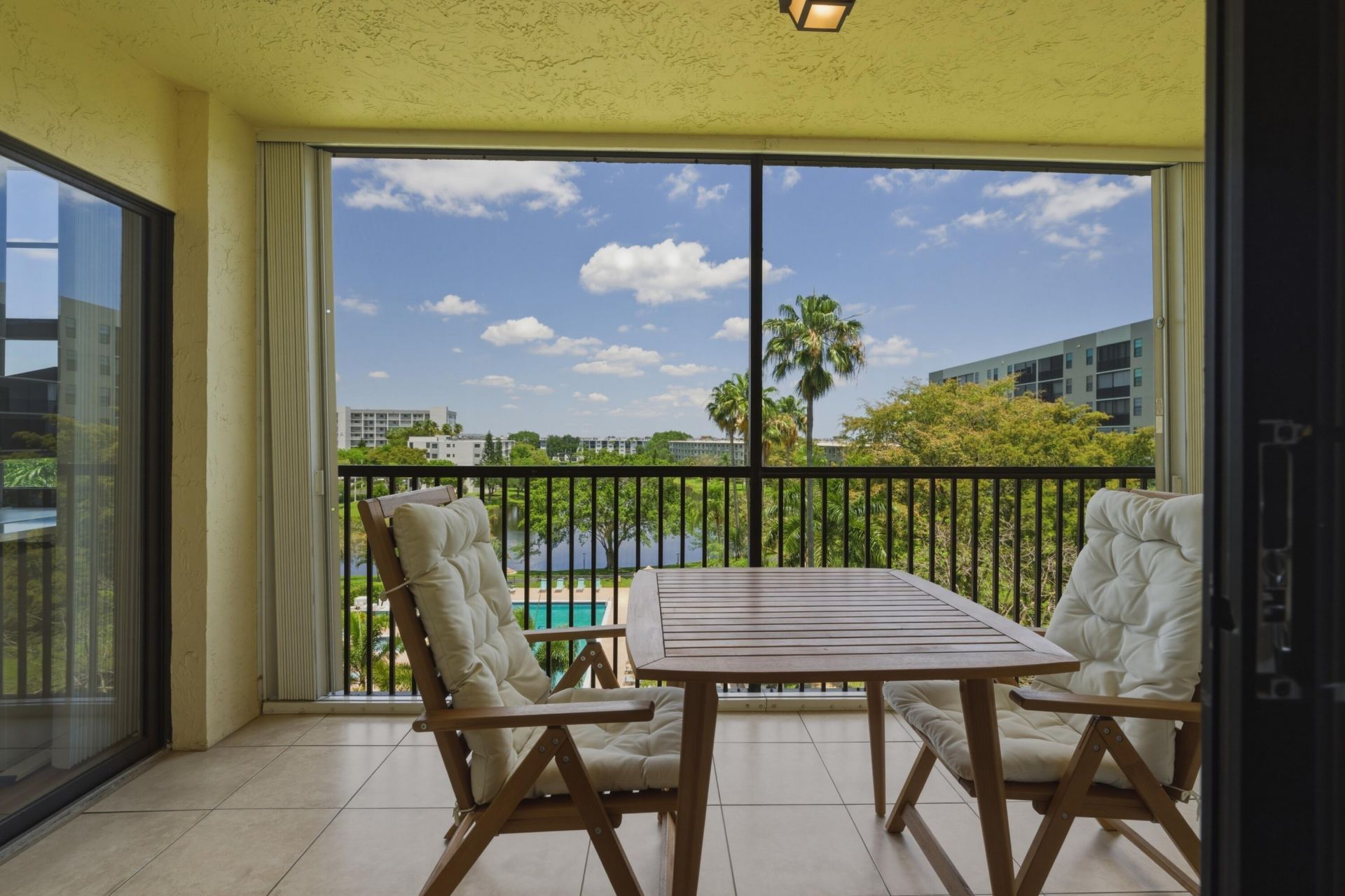 2205 S Cypress Bend Drive, Unit 604, Pompano Beach, FL 33069 Photo