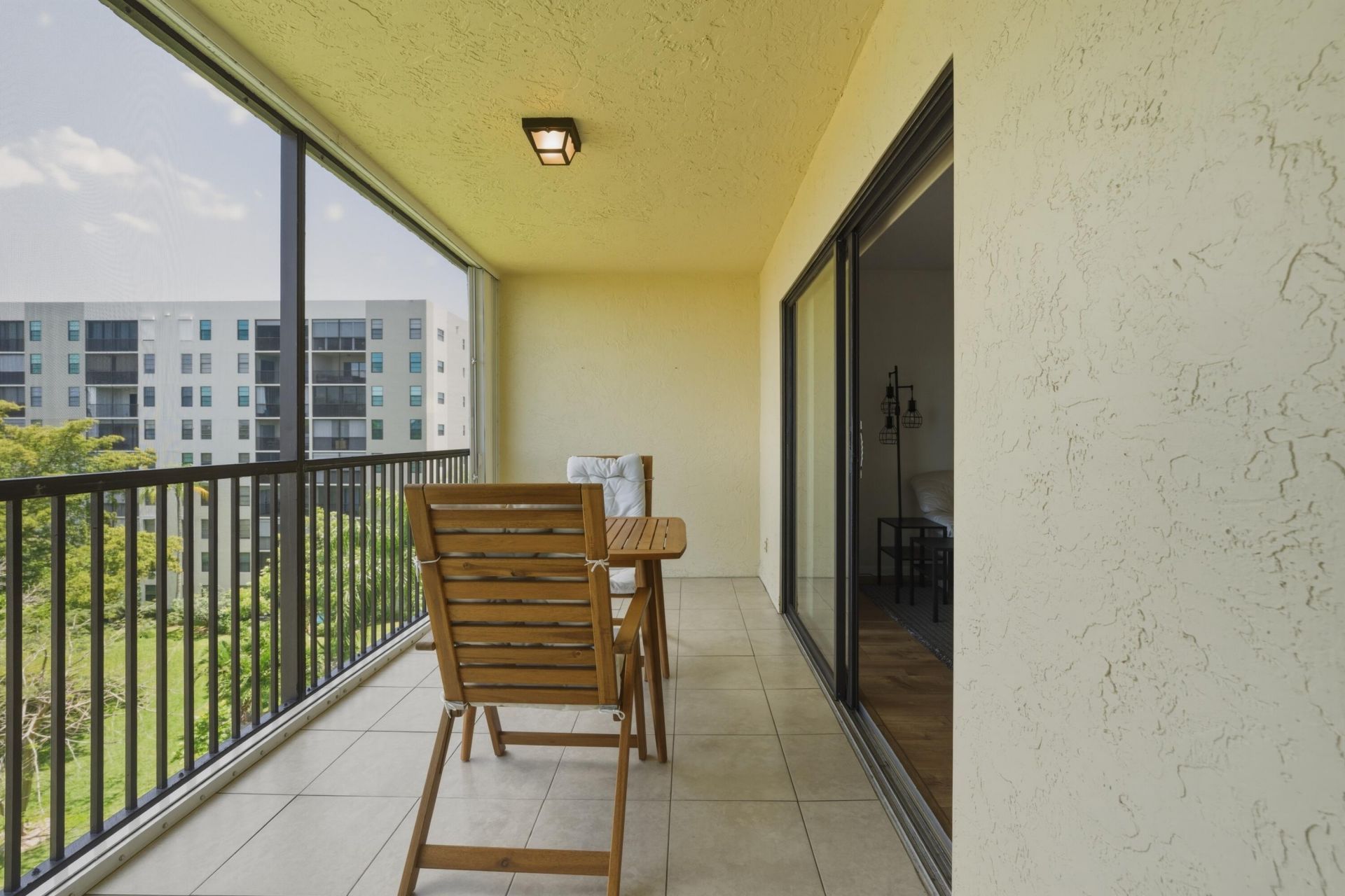 2205 S Cypress Bend Drive, Unit 604, Pompano Beach, FL 33069 Photo