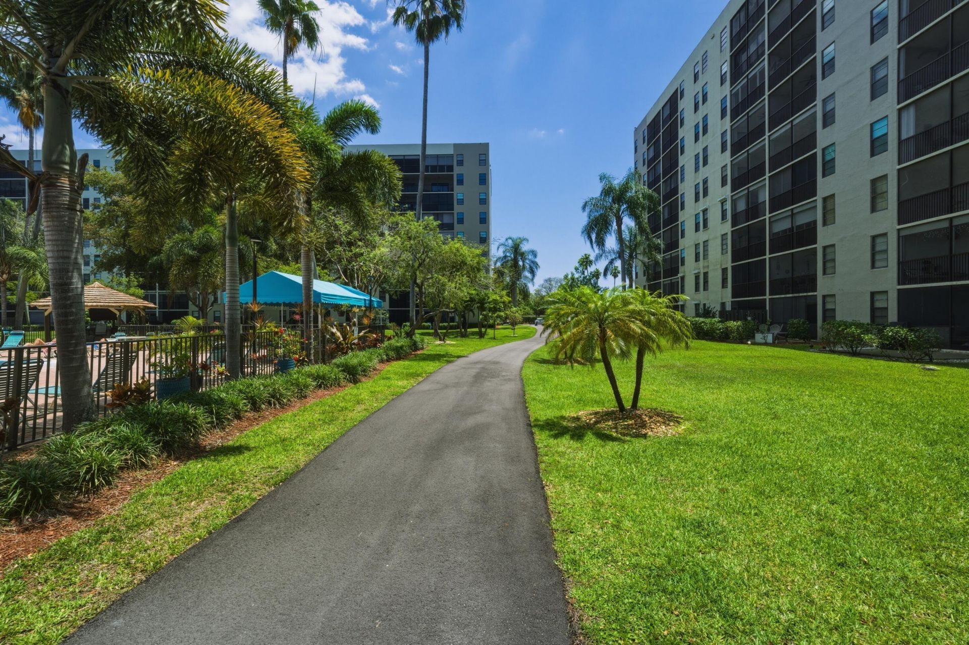 2205 S Cypress Bend Drive, Unit 604, Pompano Beach, FL 33069 Photo