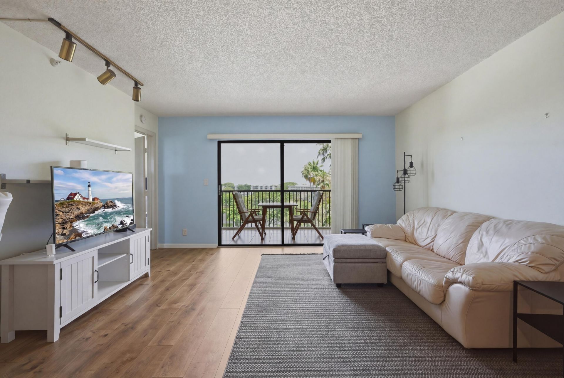 2205 S Cypress Bend Drive, Unit 604, Pompano Beach, FL 33069 Photo