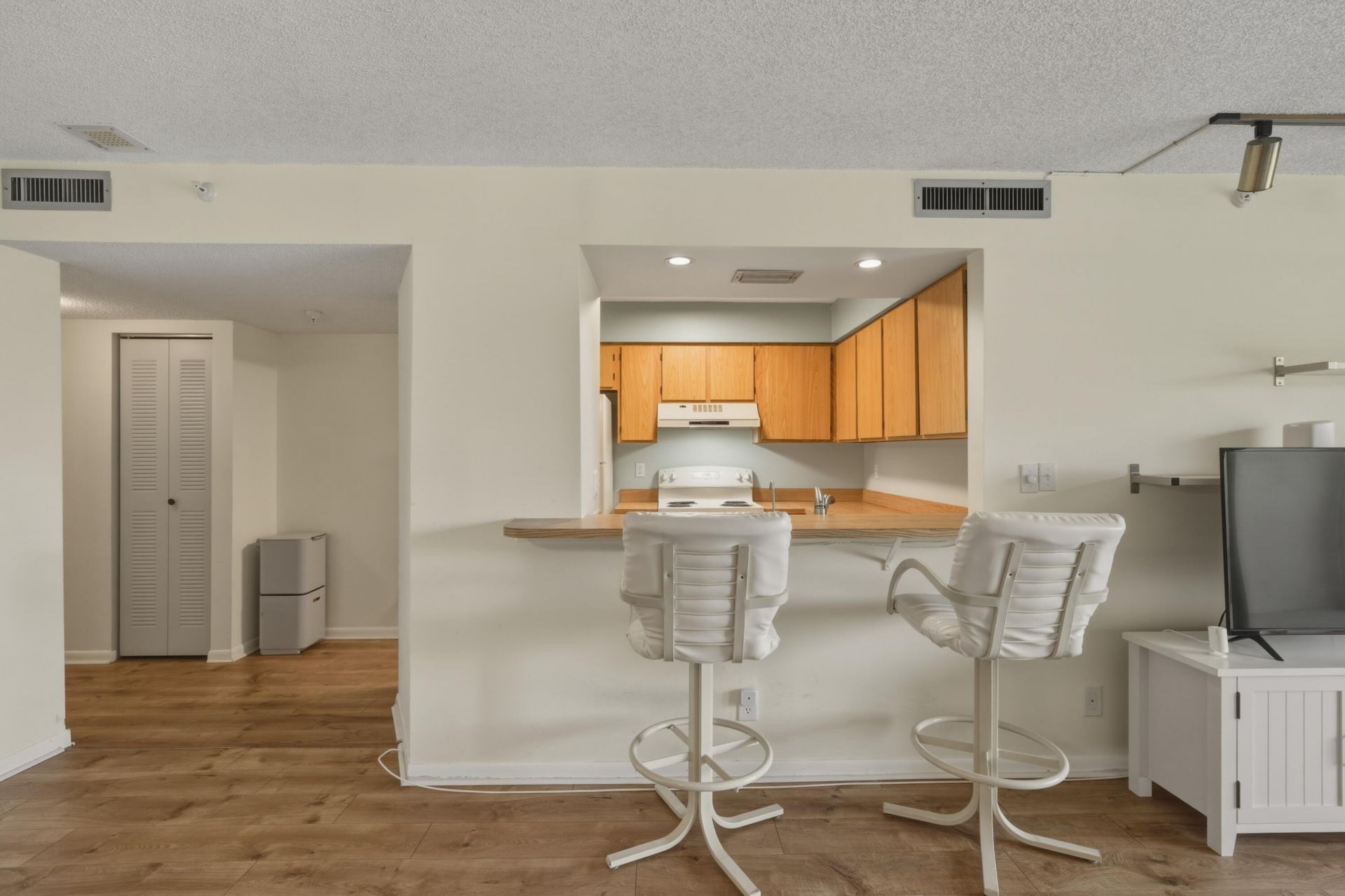 2205 S Cypress Bend Drive, Unit 604, Pompano Beach, FL 33069 Photo