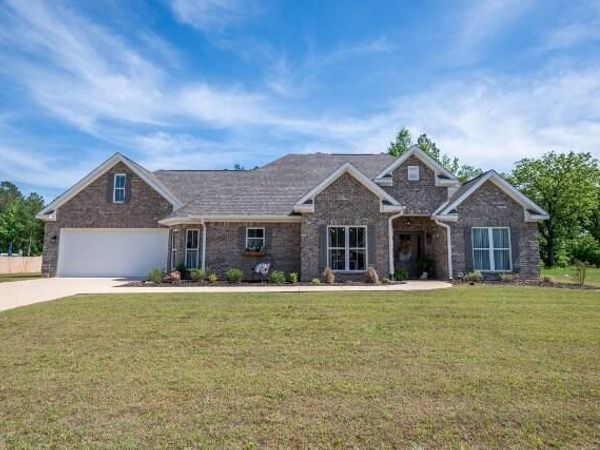 106 Laura's, Starkville, MS 39759