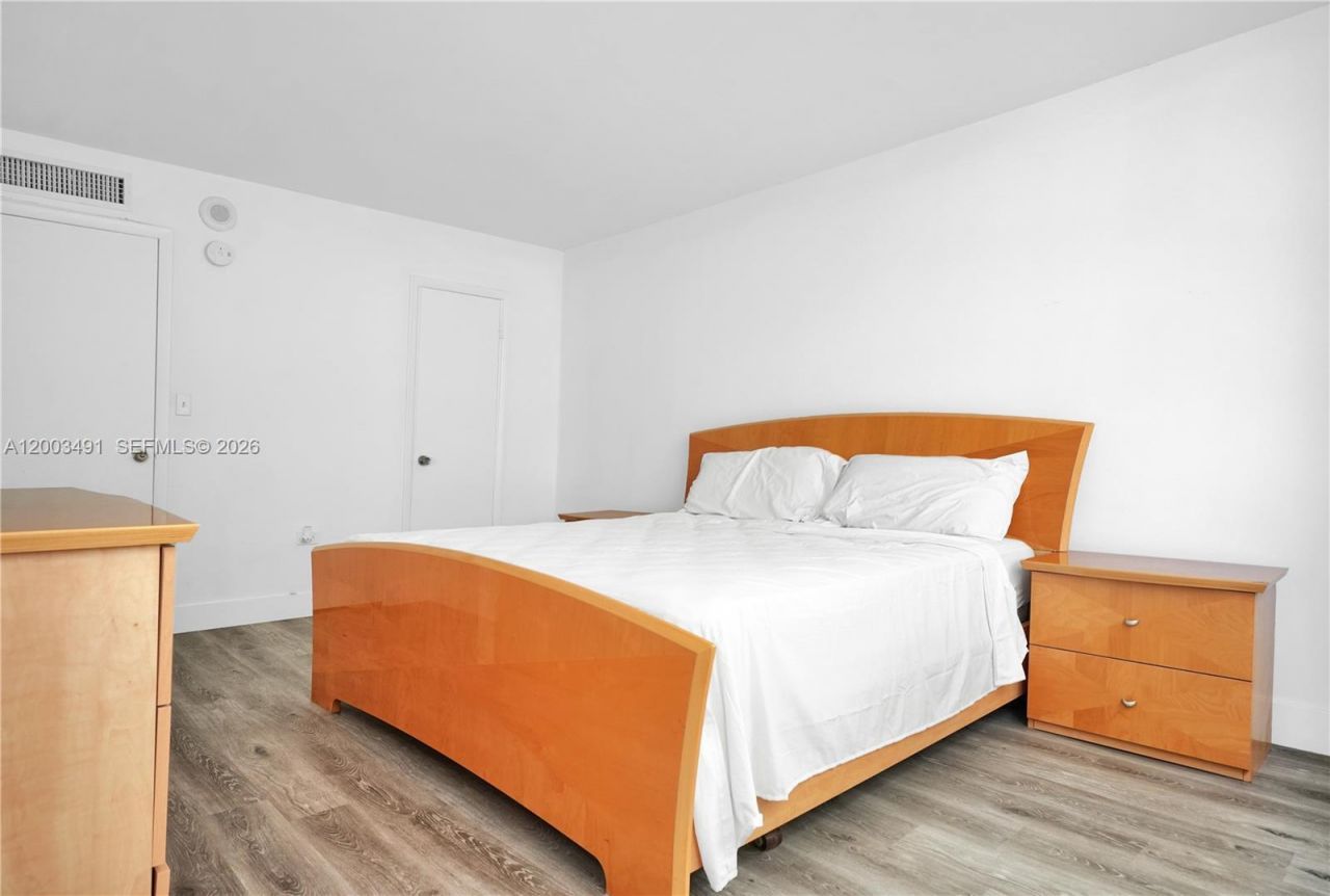 5555 Collins Ave , Unit 3C, Miami Beach, FL 33140 Photo