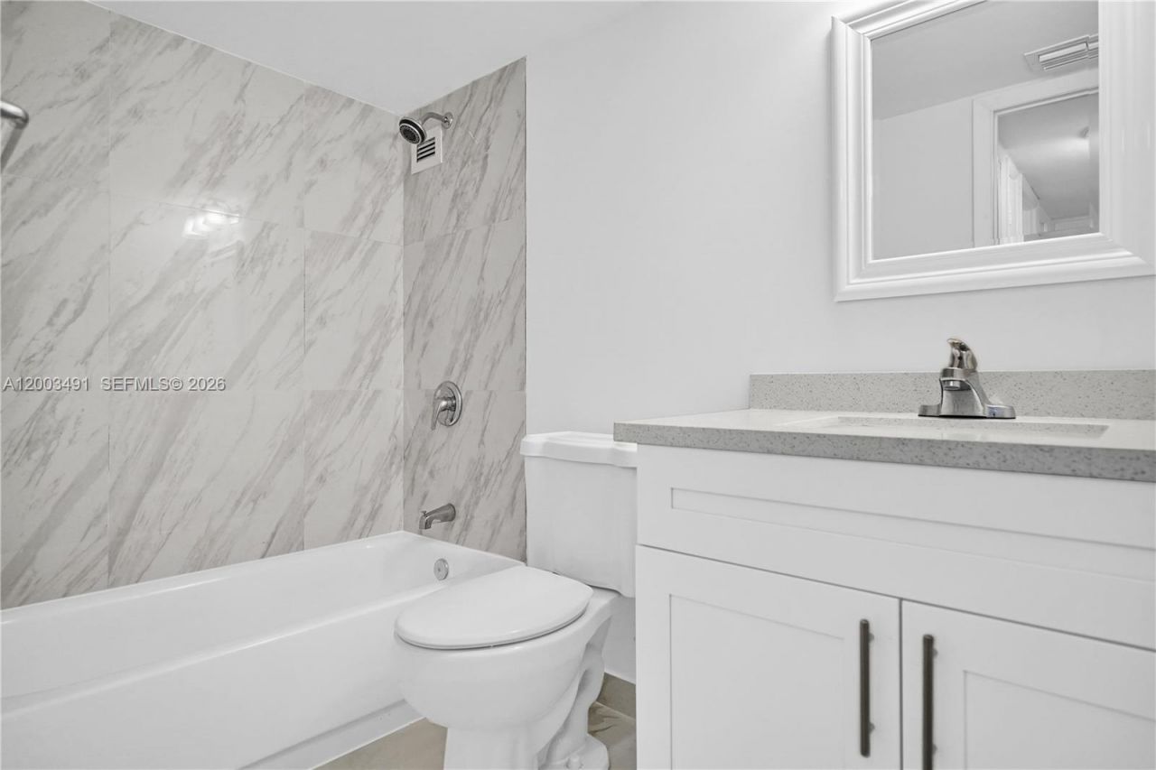 5555 Collins Ave , Unit 3C, Miami Beach, FL 33140 Photo
